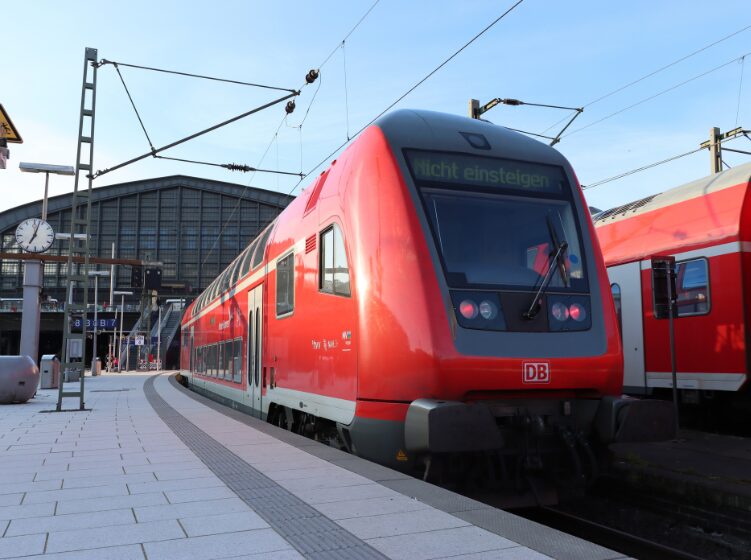 Deutsche Bahn Train at Station Platform - Prevu3D Red Deutsche Bahn train at a station platform with a large terminal hall in the background.